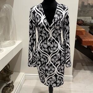 VENUS Black and White Patterned Mini Dress